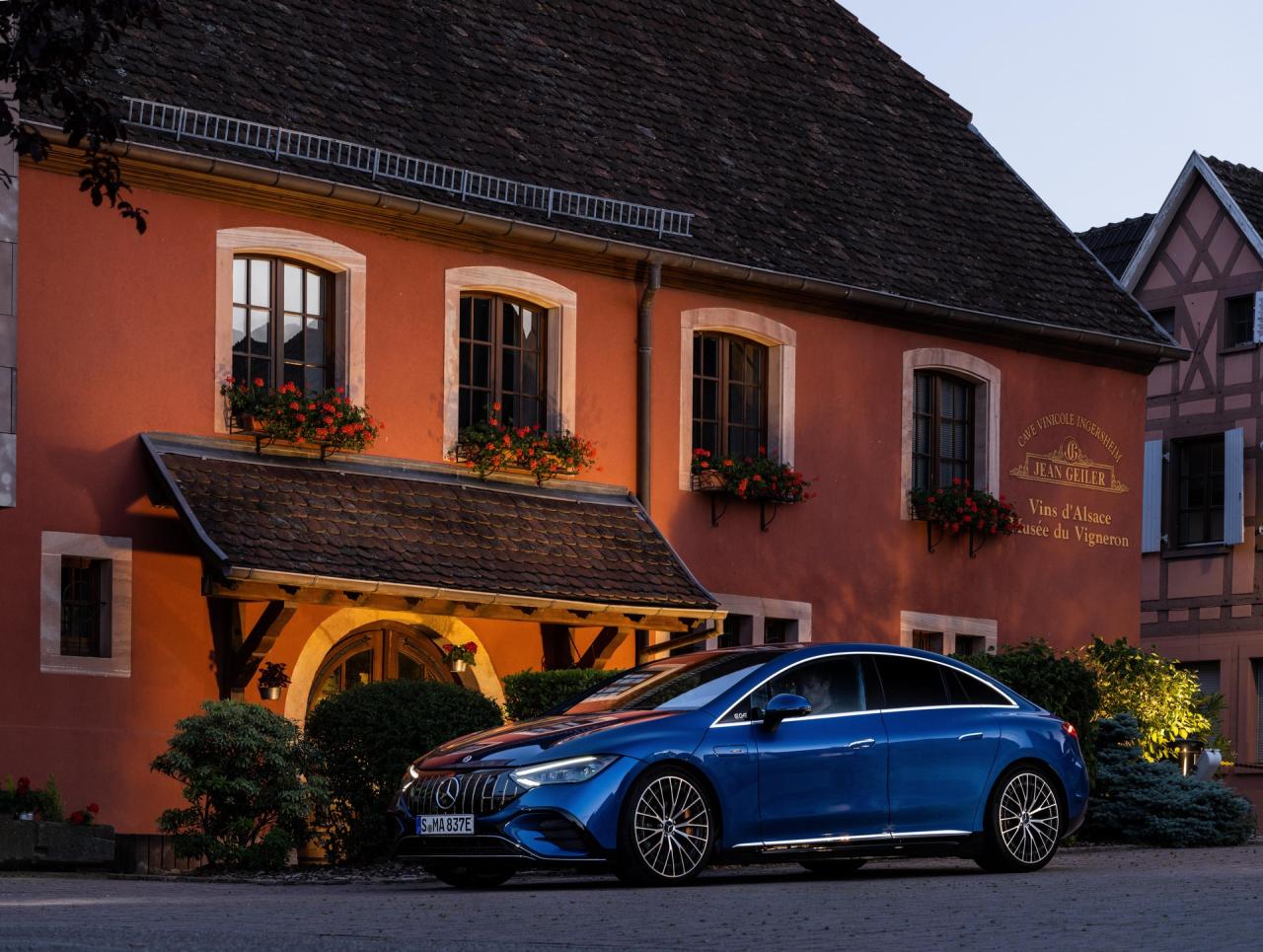 Mercedes-AMG-EQE-88.jpg