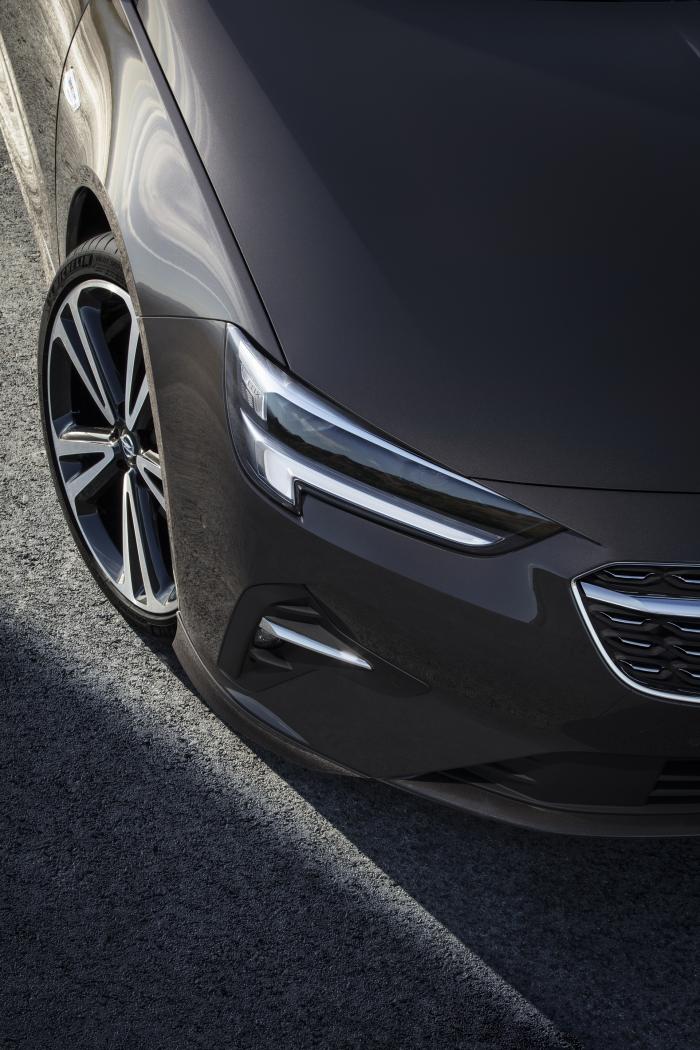 Opel-Insignia-Grand-Sport-Vauxhall-29.thumb.jpg.34ff8207c5448de98795088e9ceb6484.jpg