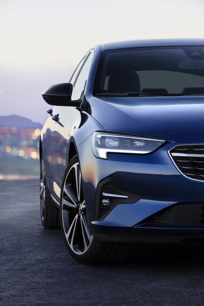 Opel-Insignia-Grand-Sport-Vauxhall-7.thumb.jpg.745406363edecec134bdf98c7d8bac66.jpg