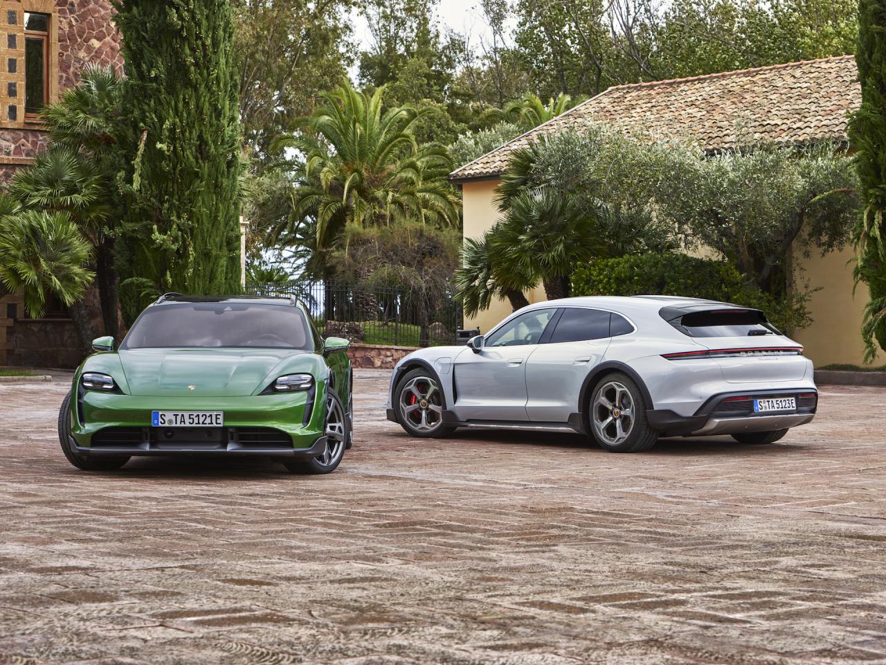 Porsche-Taycan-Cross-Turismo-08_a3_rgb.thumb.jpg.a51a9899aa8d98a83bbe8fde240eb09e.jpg