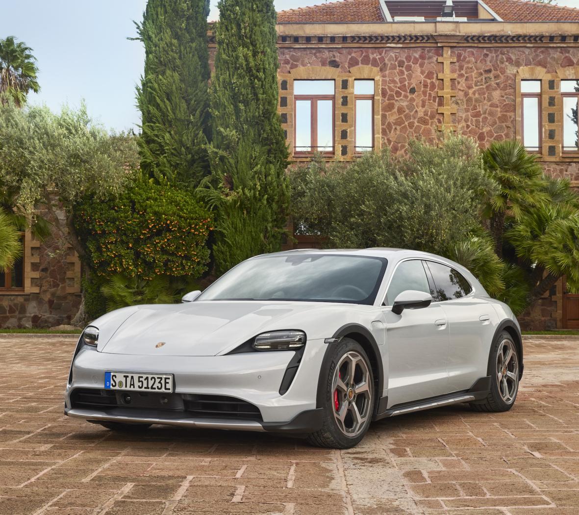 Porsche-Taycan-Cross-Turismo-11_a3_rgb.thumb.jpg.3cc52c63cd895e6718f945828505be5f.jpg
