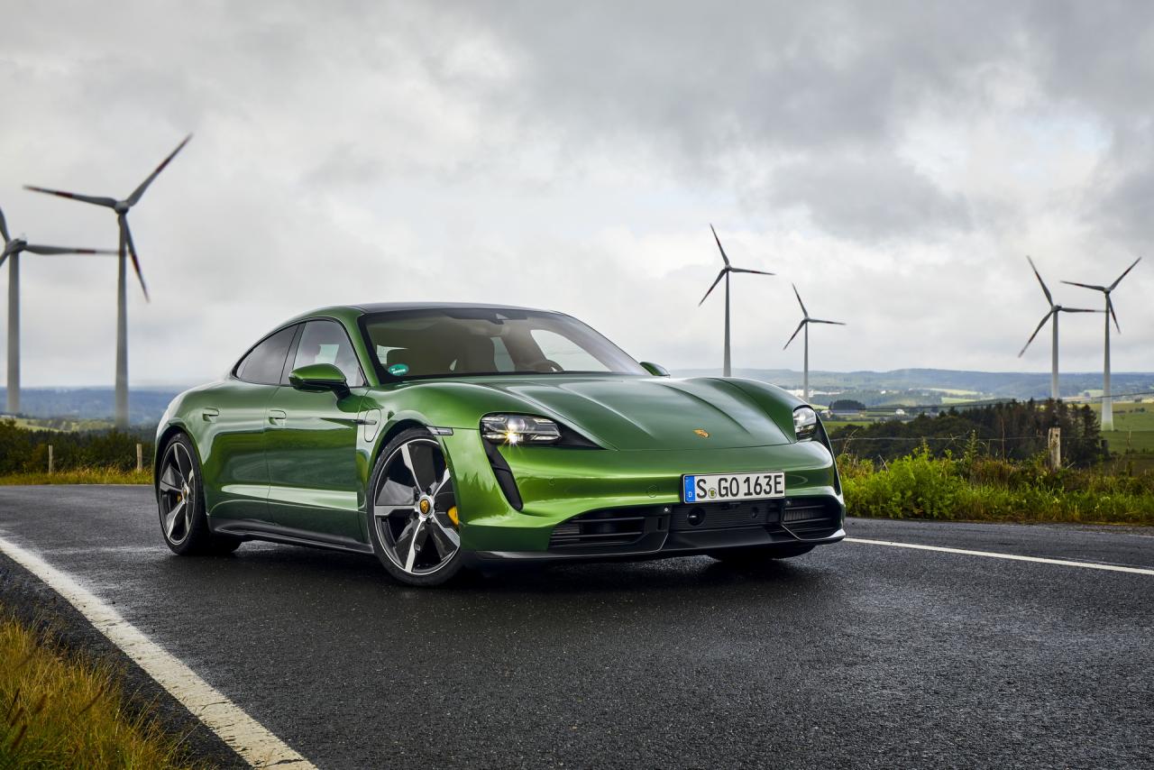 Porsche-Taycan-Turbo-S-01.thumb.jpg.0102963ad0429a9827782cfc197a449c.jpg