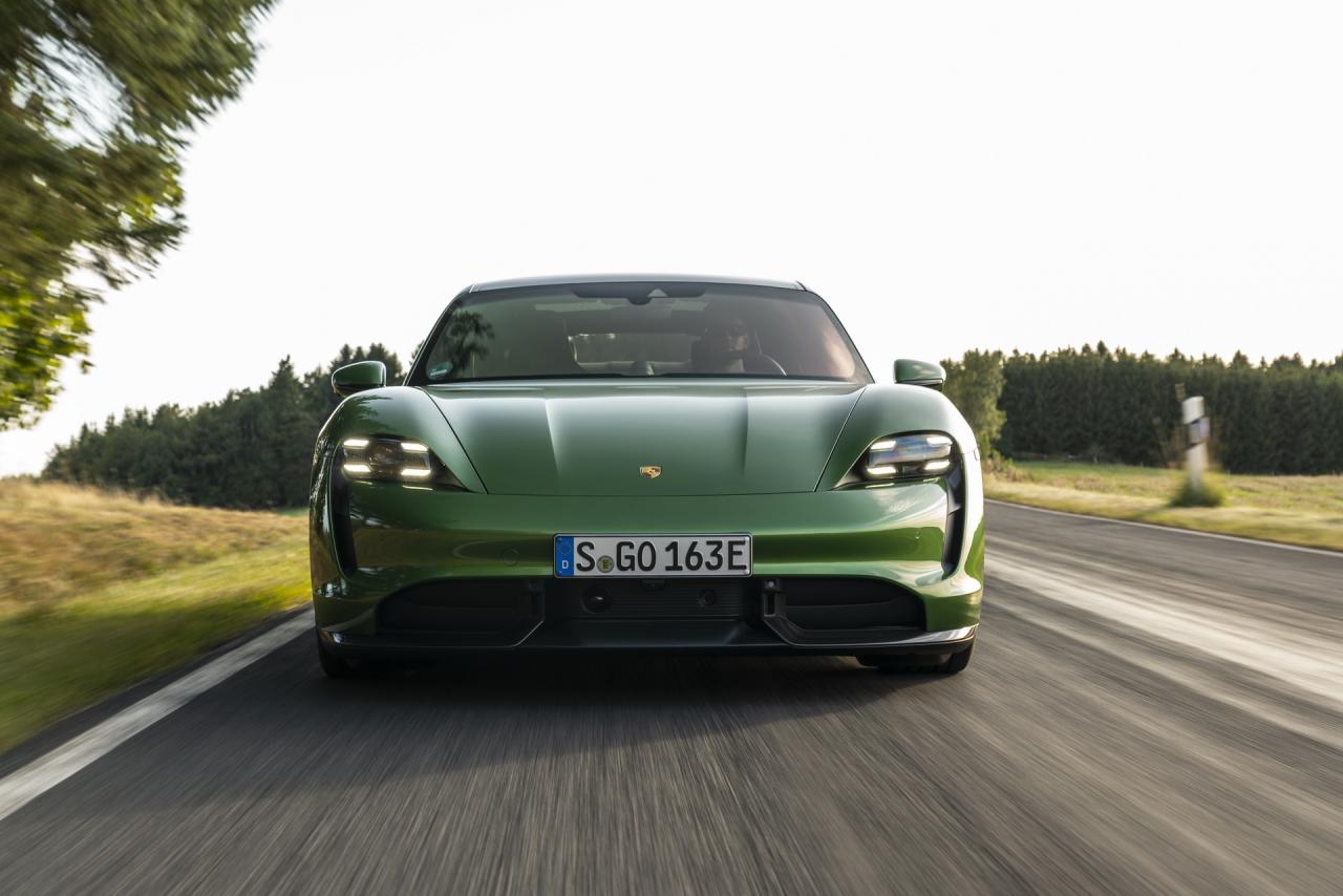 Porsche-Taycan-Turbo-S-04.thumb.jpg.38b80894c0bc5898bda98596aff037b4.jpg