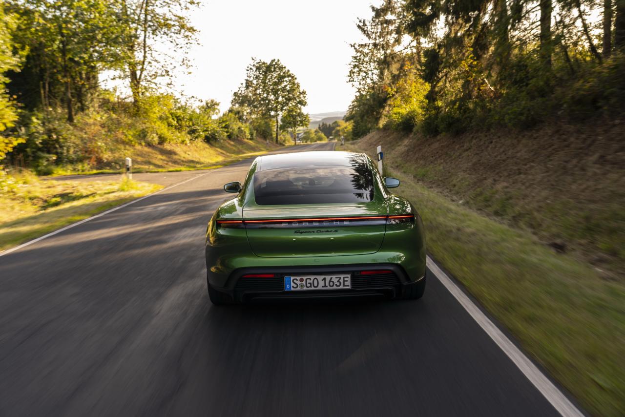 Porsche-Taycan-Turbo-S-06.thumb.jpg.a8087cf6ad78d51589fb5070c1295de7.jpg