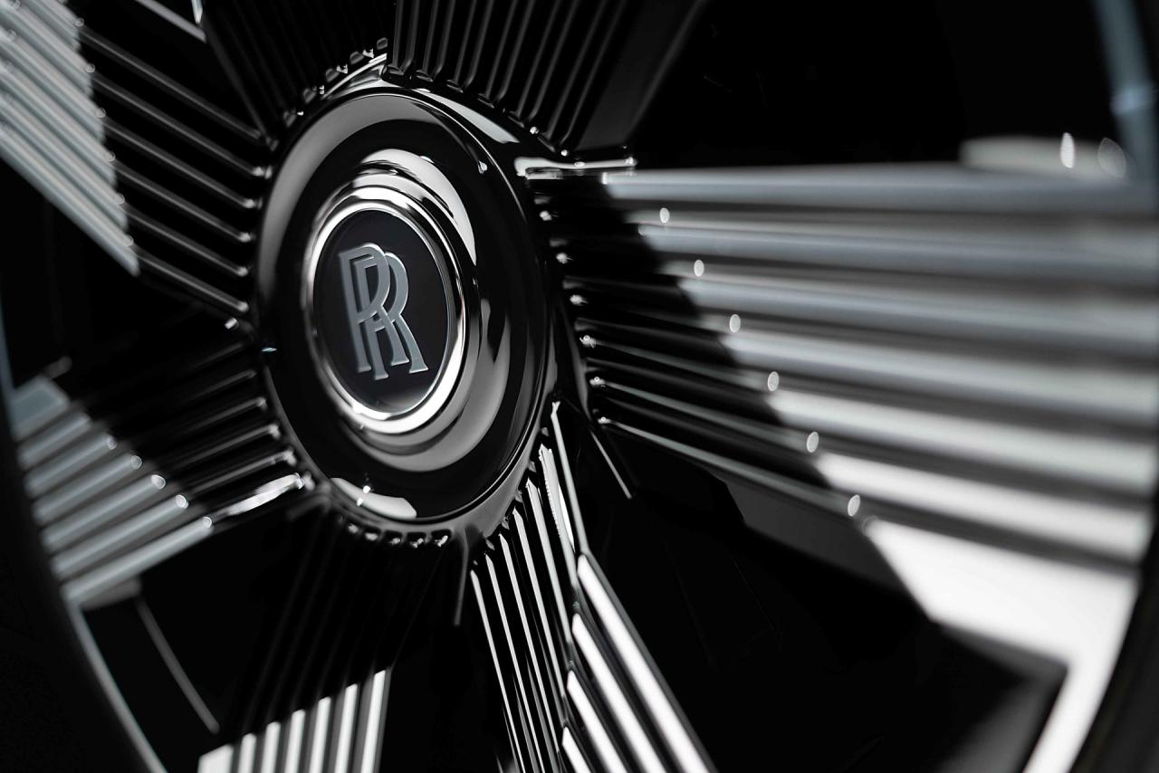 Rolls-Royce-Spectre-EV-00041.thumb.jpg.c683cb270e47574a0c39b3718a248fb0.jpg
