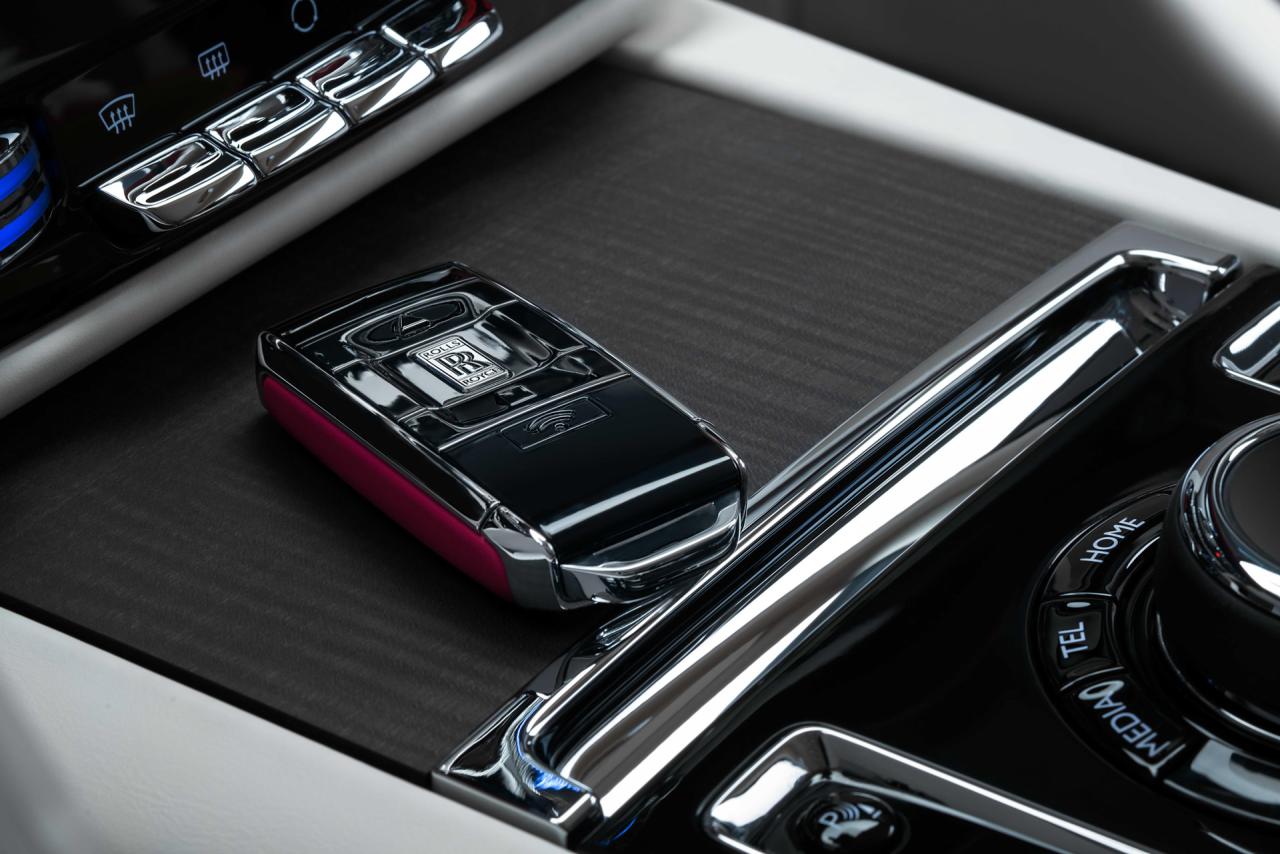 Rolls-Royce-Spectre-EV-00046.thumb.jpg.cd86ac3b8f2138de013f91cd8bb1ac71.jpg