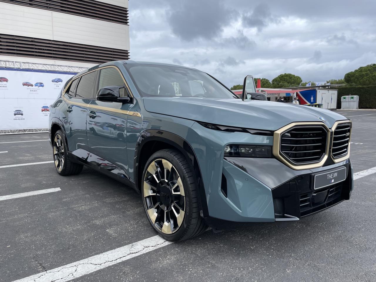 S0-a-bord-du-xm-le-suv-d-exception-de-bmw-729572.thumb.jpg.ef40d511a74f0e4063dac1453bdf043c.jpg