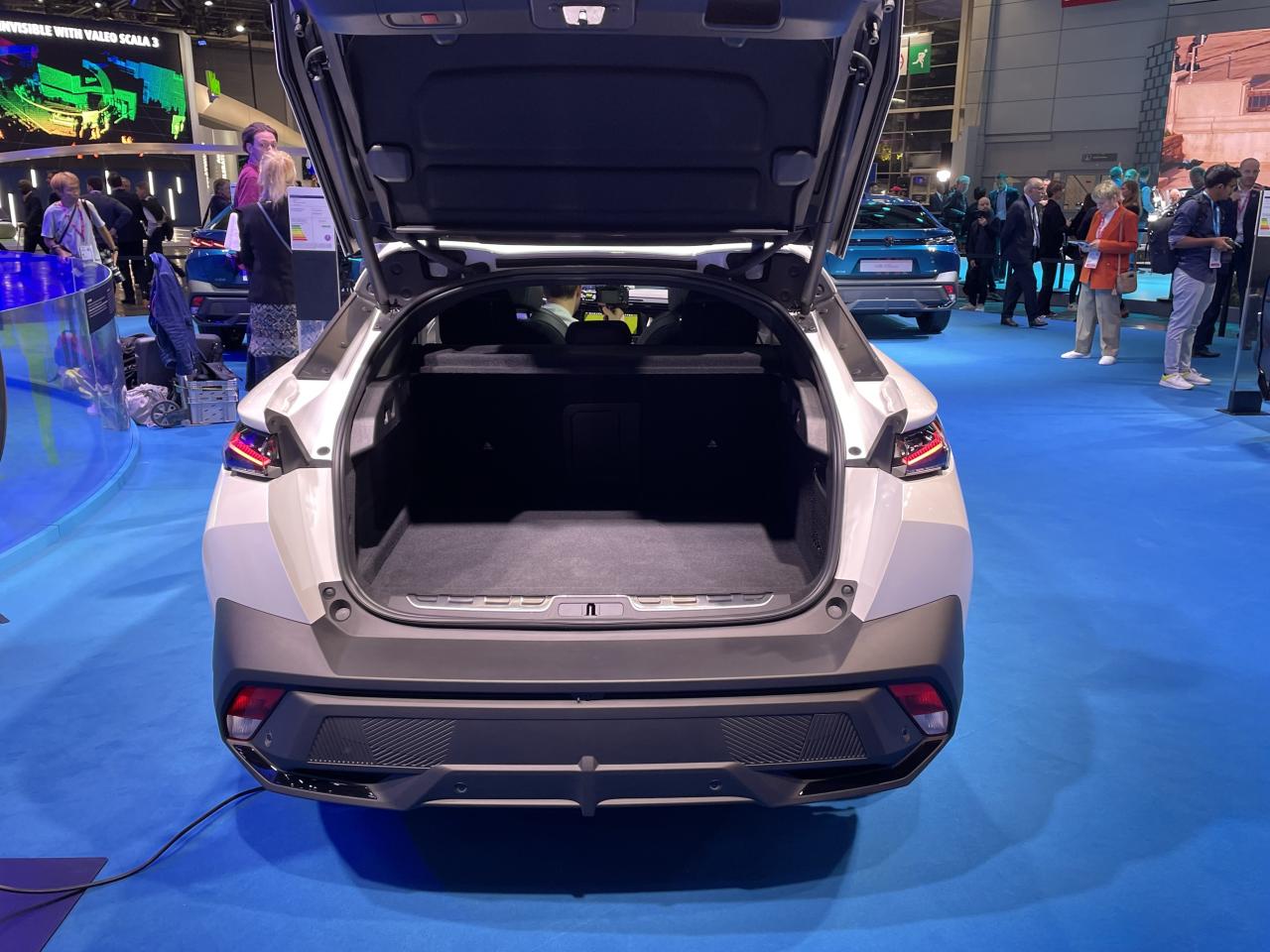 S0-mondial-de-l-auto-2022-peugeot-408-la-star-du-salon-730497.thumb.jpg.6414eea0ec6e2cd00b7c677e552bb668.jpg