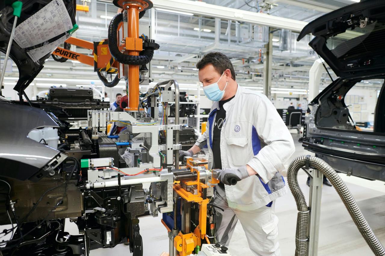 VW-ID.3-production-resumes-in-Zwickau-11.thumb.jpg.5b267e8d870efb8481d312224021abff.jpg