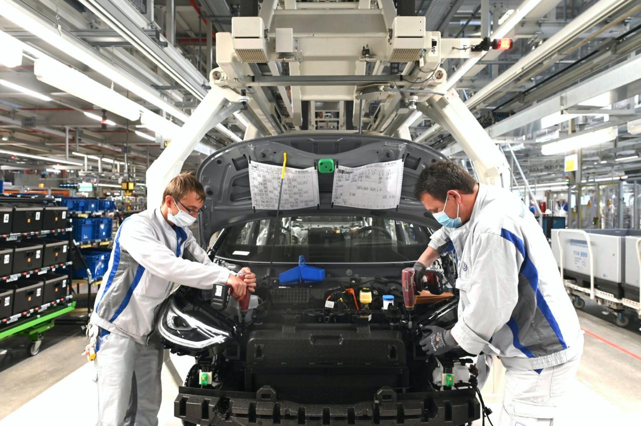 VW-ID.3-production-resumes-in-Zwickau-3.thumb.jpg.a3e1806e5888f28c20b3c99c7ec93f4f.jpg