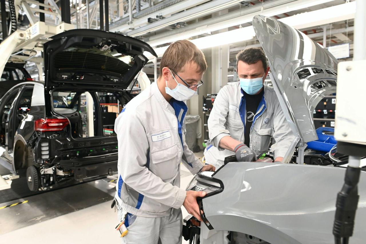 VW-ID.3-production-resumes-in-Zwickau-4.thumb.jpg.fb6ccd312c001ba49673f724d3629384.jpg