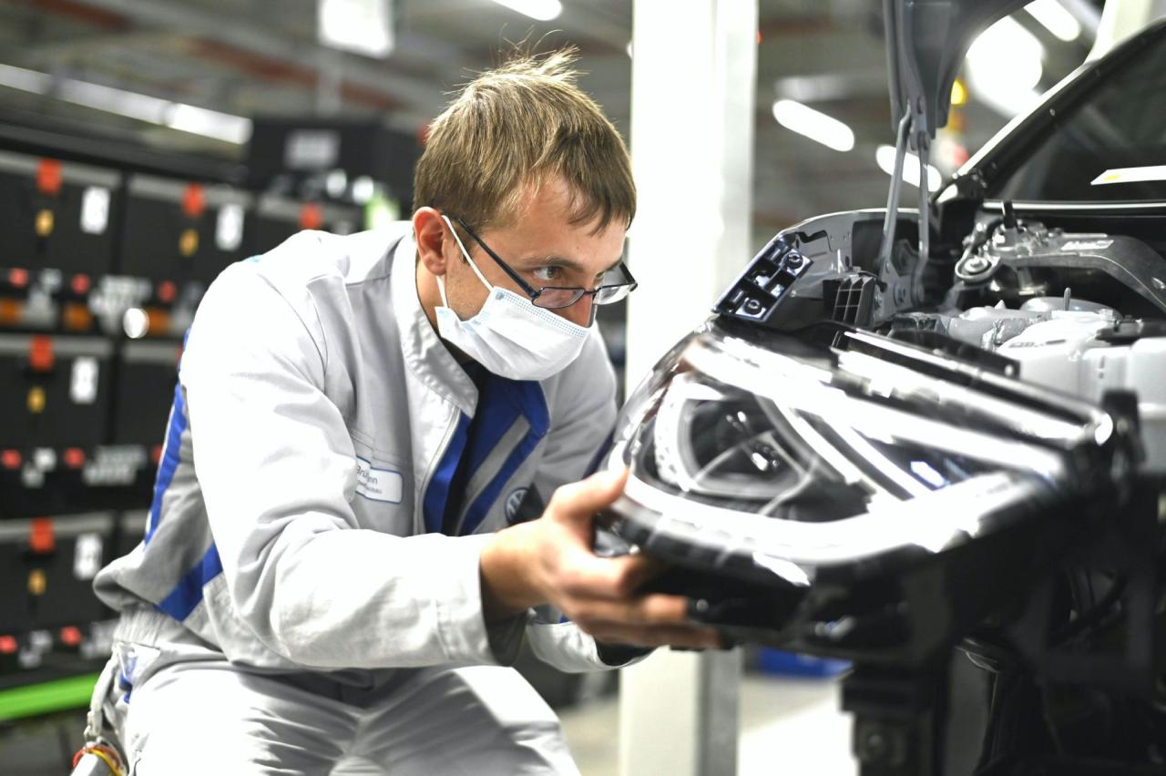 VW-ID.3-production-resumes-in-Zwickau-5.thumb.jpg.760f8ef10c578d20f02e4ac80b5dd081.jpg