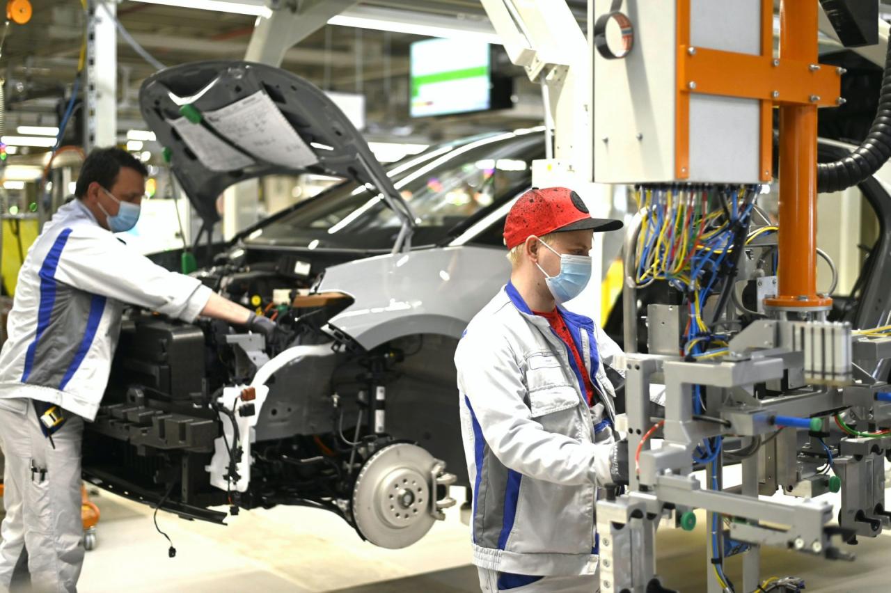 VW-ID.3-production-resumes-in-Zwickau-6.thumb.jpg.6abdb3c6834101dfdddba085ee835a3c.jpg