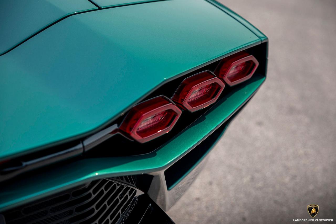 Verde-Abete-Lamborghini-Countach-LPI-800-4-1.jpg