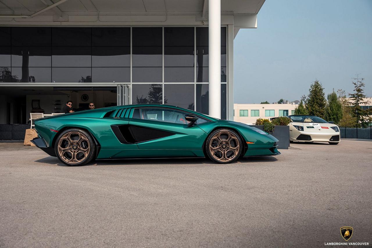 Verde-Abete-Lamborghini-Countach-LPI-800-4-3.jpg