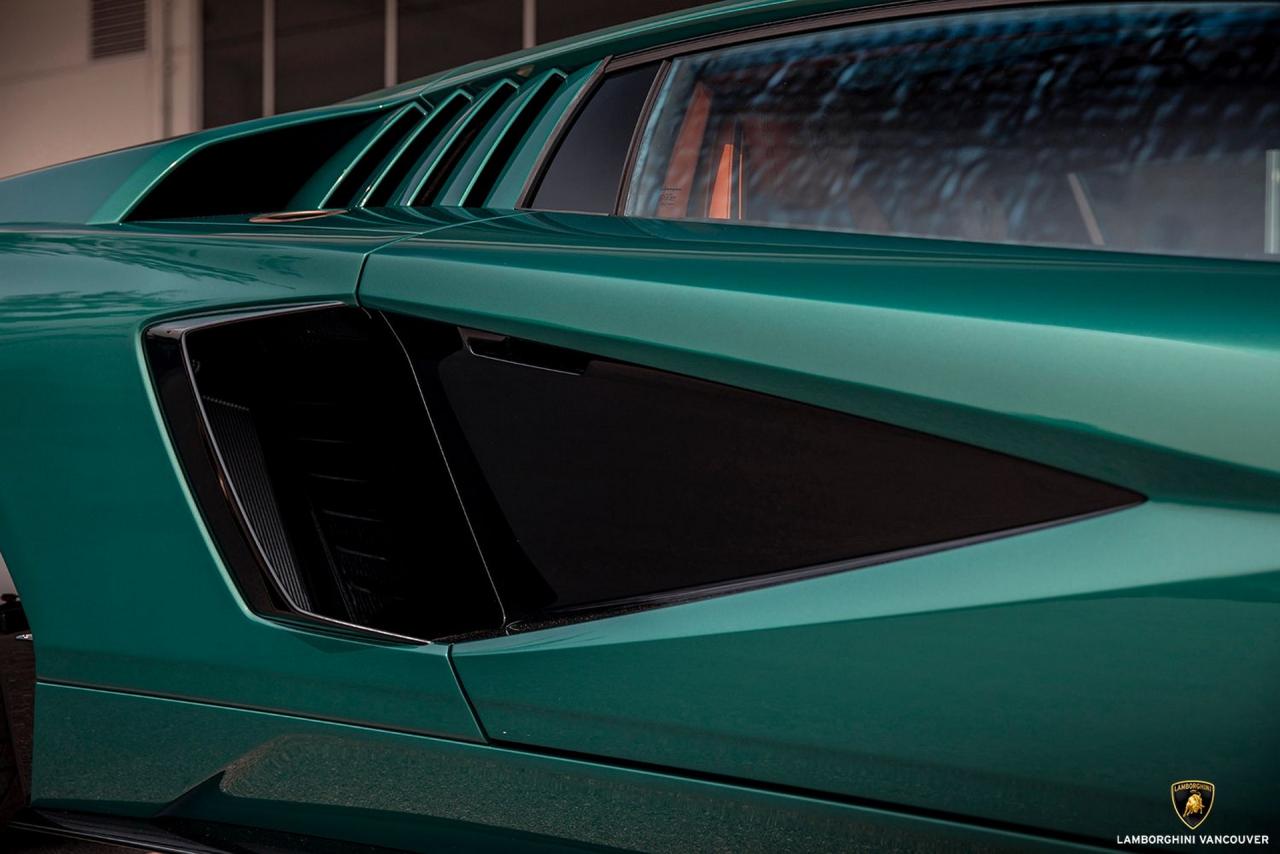 Verde-Abete-Lamborghini-Countach-LPI-800-4-8.jpg