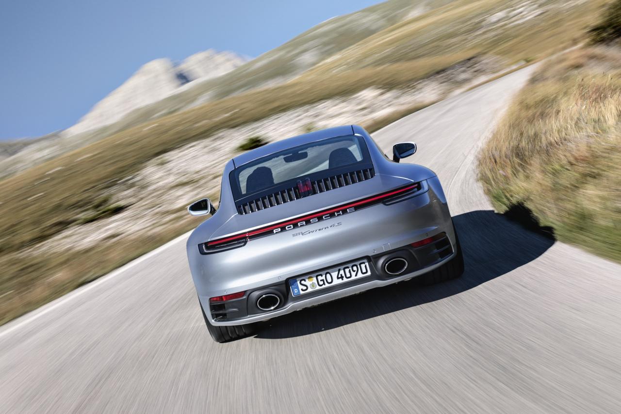 a5dda783-2020-porsche-911-12.thumb.jpg.69fcc4a5a010b19fa9865ab1d4107b7f.jpg