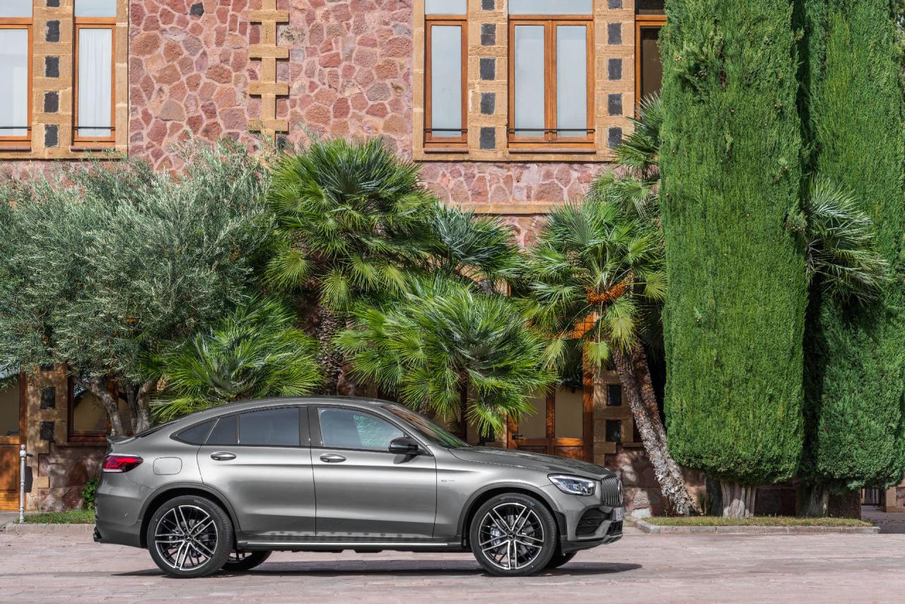 aad36a0e-2020-mercedes-amg-glc43-4matic-18.thumb.jpg.d2031a1d42407fe3b20ce3218a983096.jpg