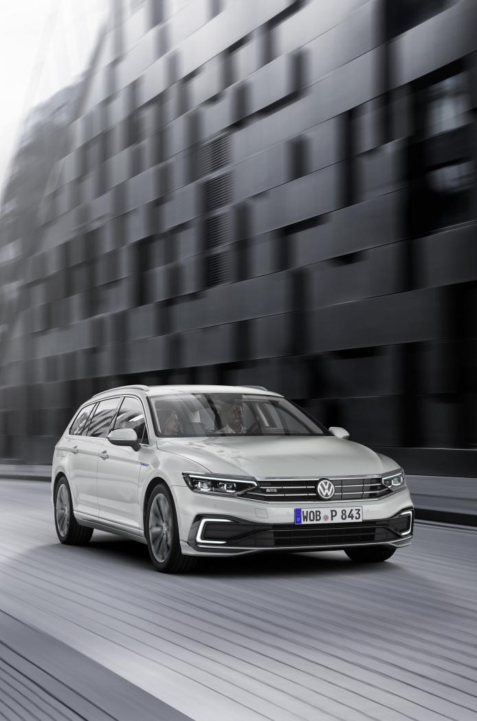b513d803-2019-vw-passat-facelift-51.thumb.jpg.44bb13cf8f662ef00034228b9f190101.jpg