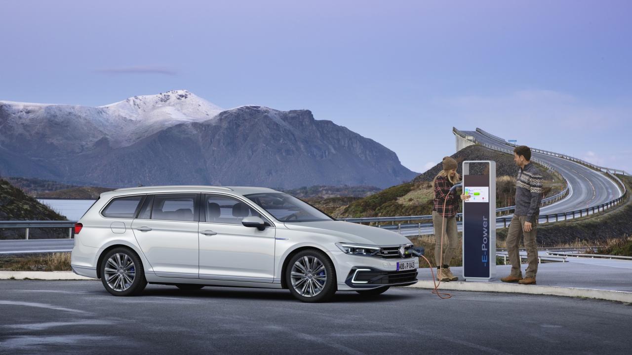 bc33ded4-2019-vw-passat-facelift-53.thumb.jpg.402c20c522ee3f1b1c60e2a55300d2ee.jpg