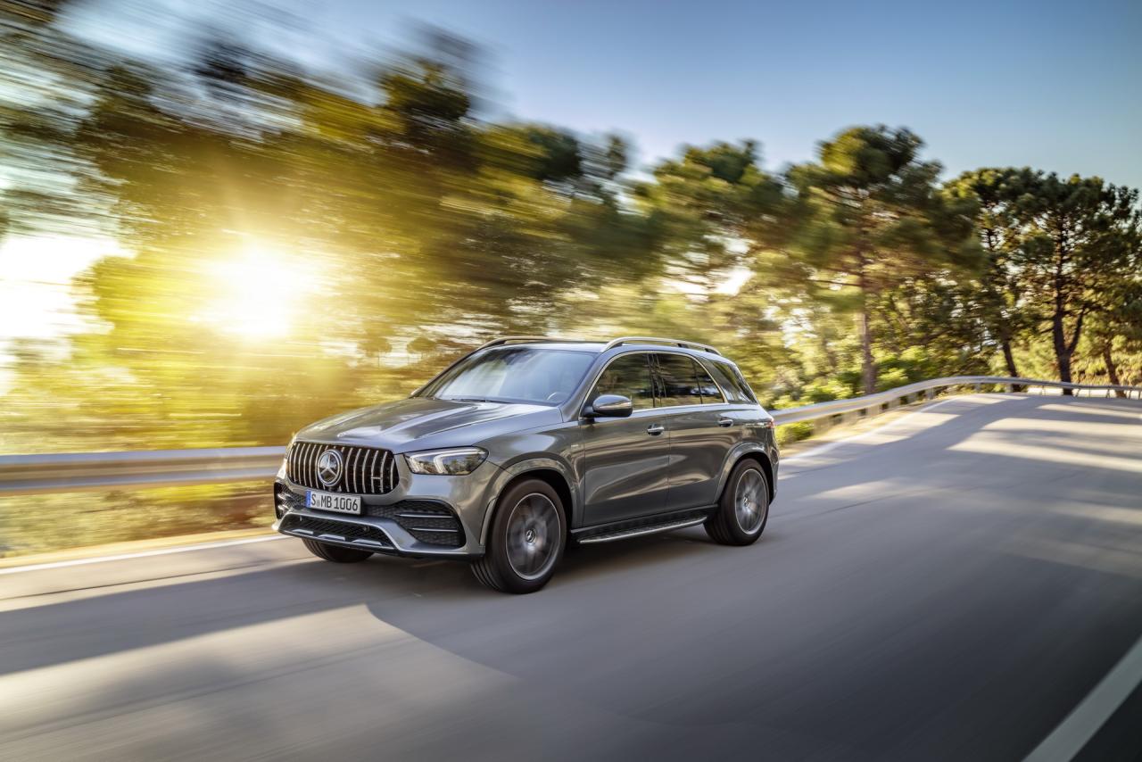 dba4c735-2020-mercedes-amg-gle-53-4matic-22.thumb.jpg.c8af736d40bd618f21d75c0f00bf22e2.jpg