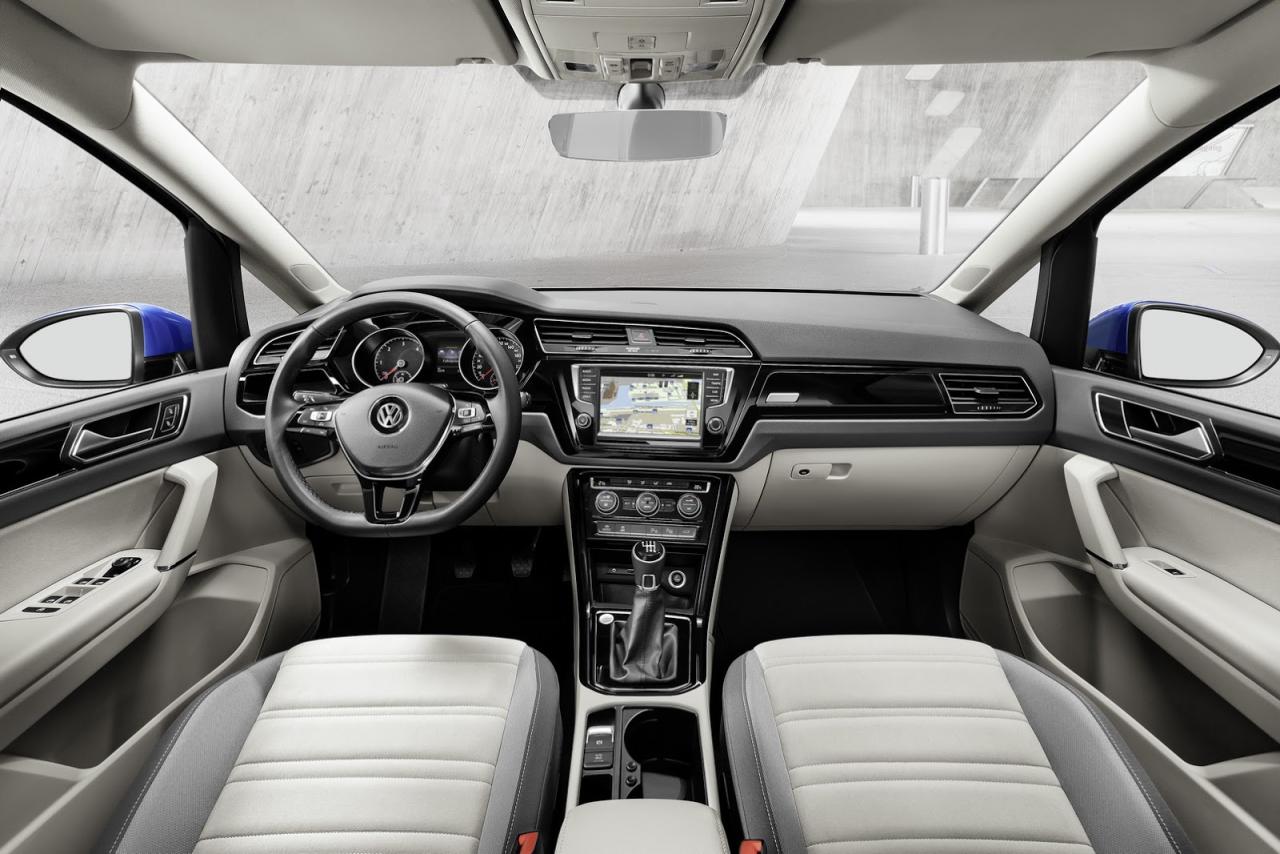 e179da0a-2015-vw-touran-11.thumb.jpg.67c5813cfbfb6033469b5934b0cab41c.jpg