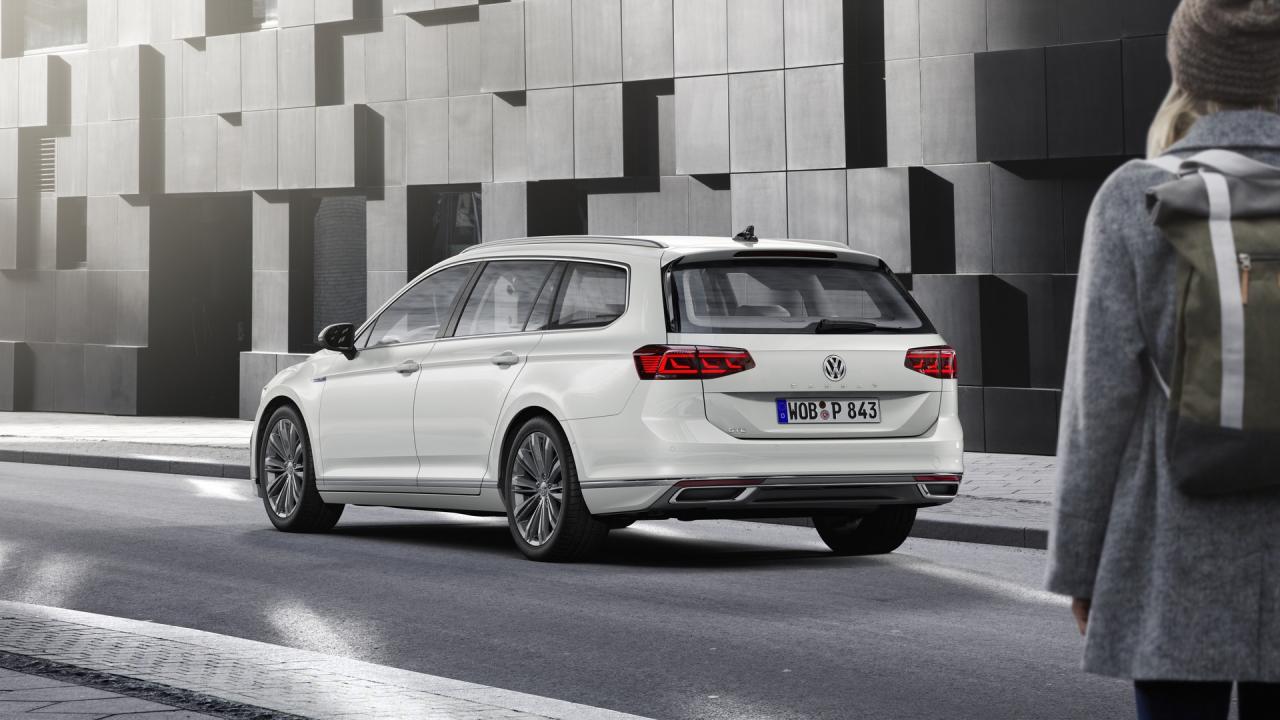 e4f8f231-2019-vw-passat-facelift-52.thumb.jpg.0a1fb000a4b8d78658935a7a16e434e0.jpg