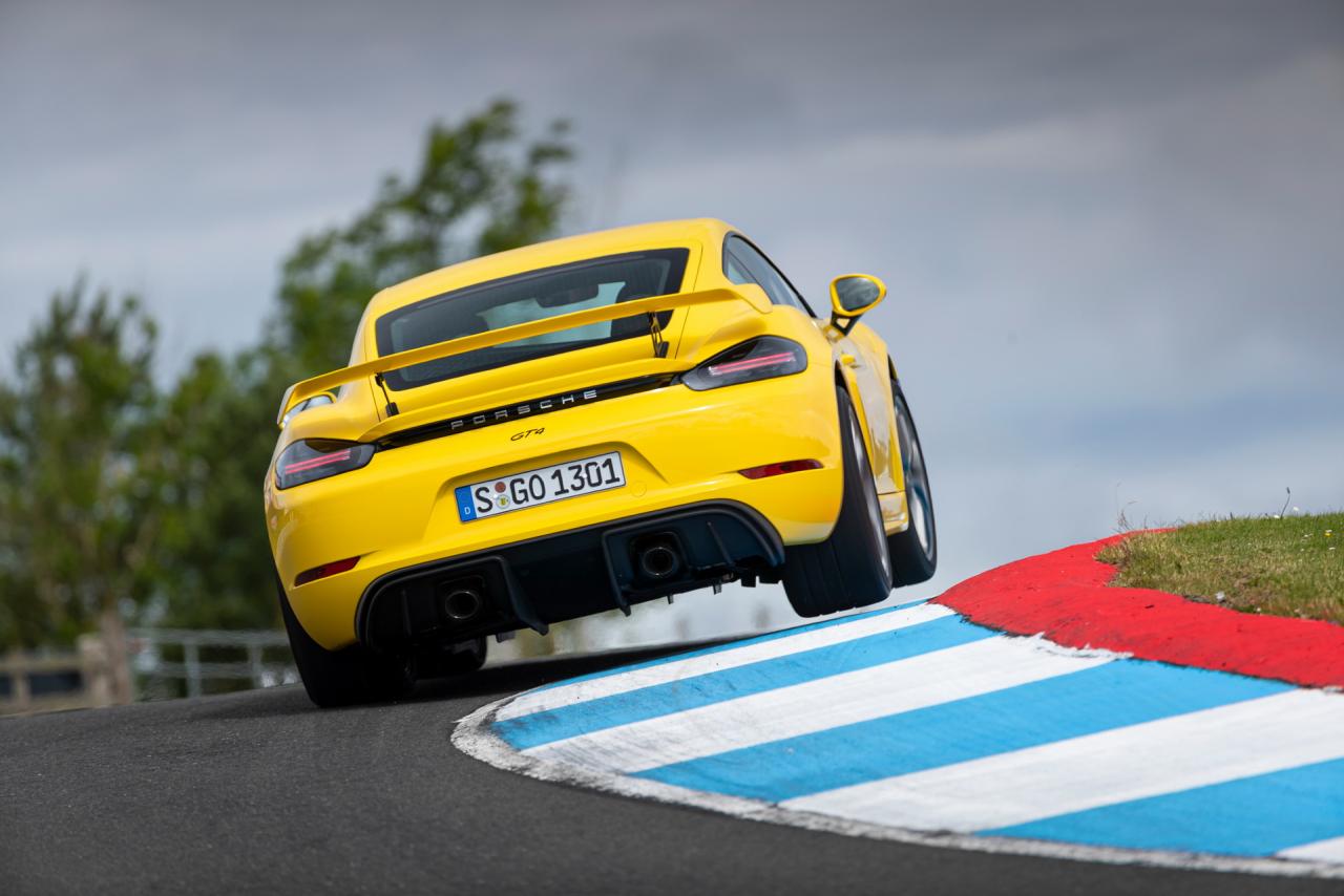 e6307001-porsche-718-cayman-gt4-65.thumb.jpg.ad5d2f2de333fa5622e6b7440c34020a.jpg