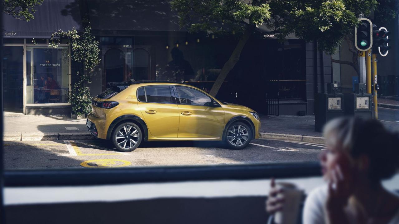 e91aae93-peugeot-208-3.thumb.jpg.464a824beeb1bda7c8fc553a73db68e0.jpg