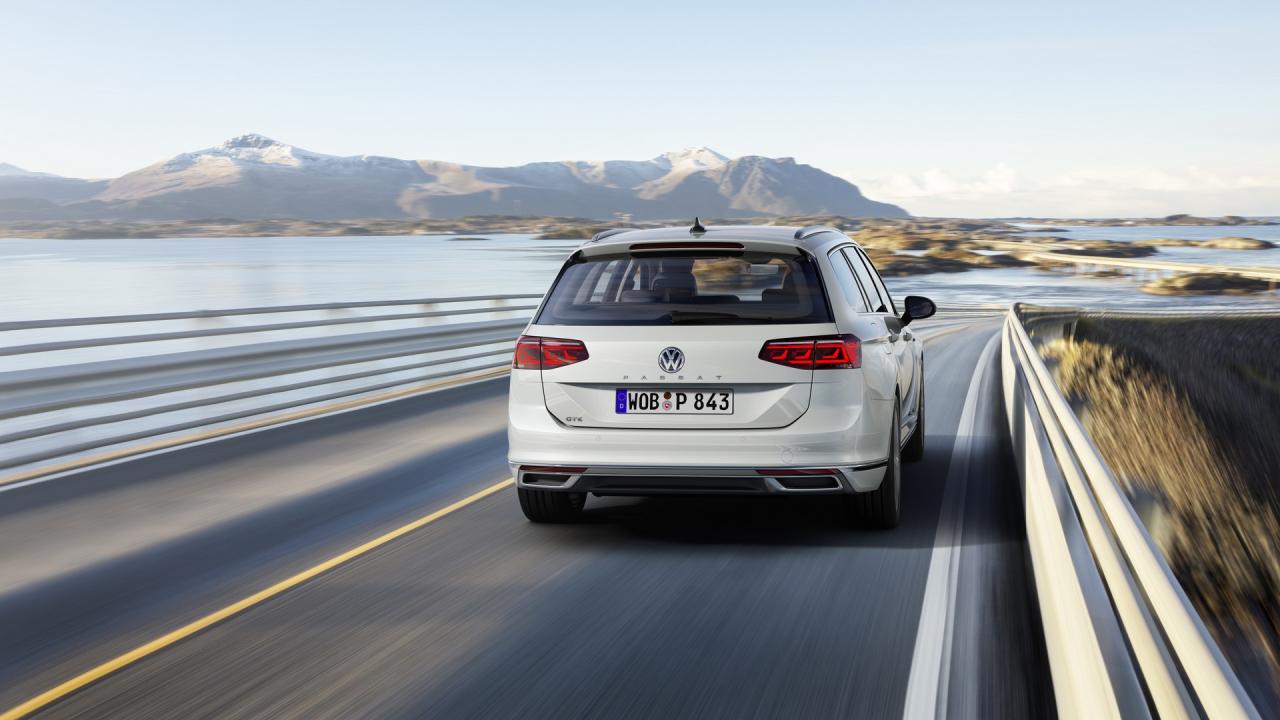 ec200a7d-2019-vw-passat-facelift-57.thumb.jpg.d128efafc8beb73297d5d825c657c1b6.jpg