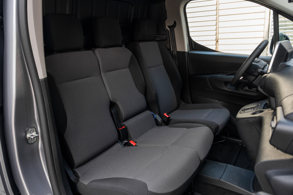 fiat_e-doblo_van_18.jpg.60a39419ffd0d656029065a590280553.jpg