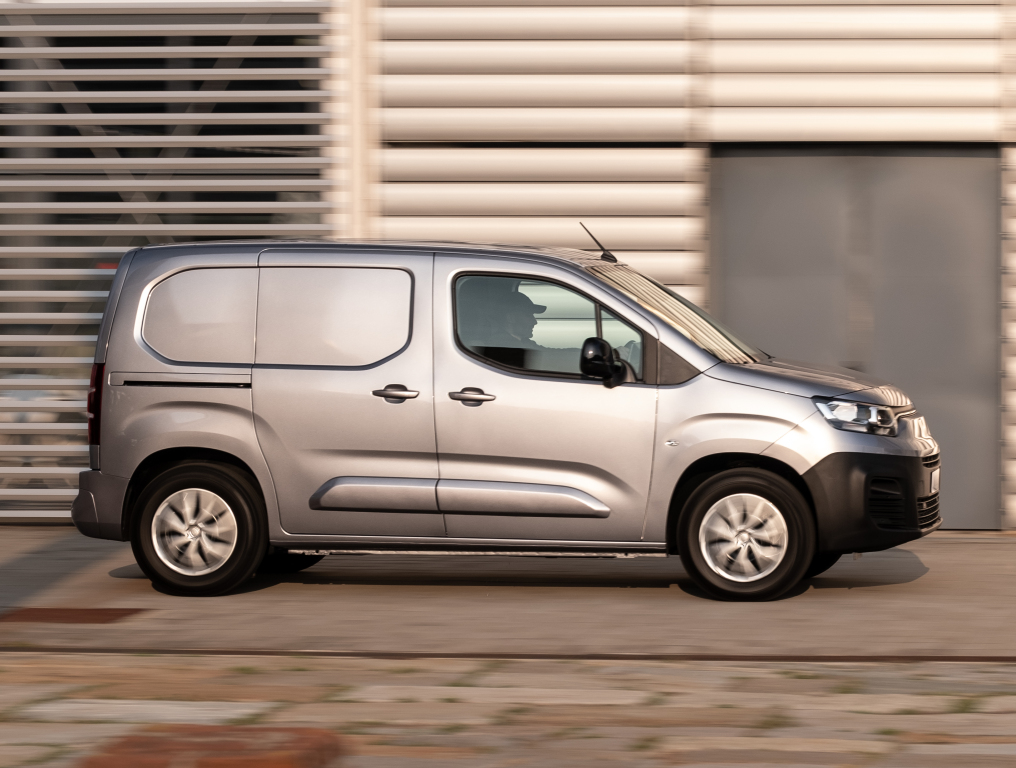 fiat_e-doblo_van_37_030102f10cb6099c.jpg.ebb8801f36c85a1a5d893c919fb4773e.jpg