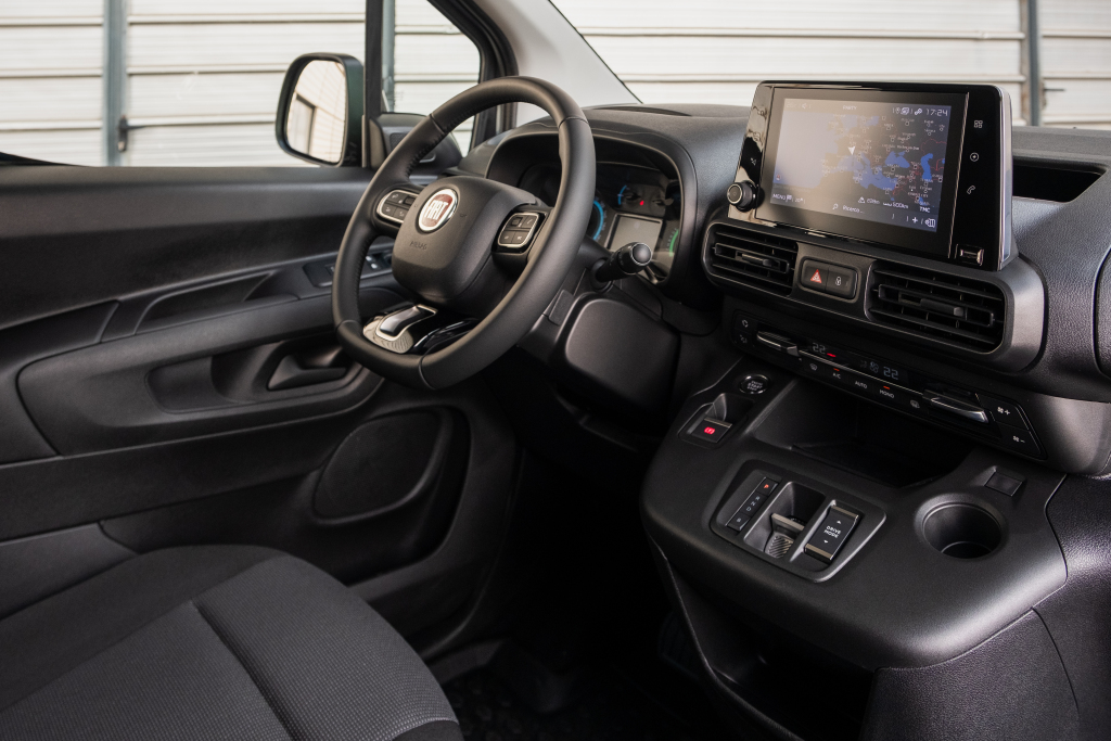 fiat_e-doblo_van_79.jpg.70621cd980ab6bf8db1e1a56312e348c.jpg