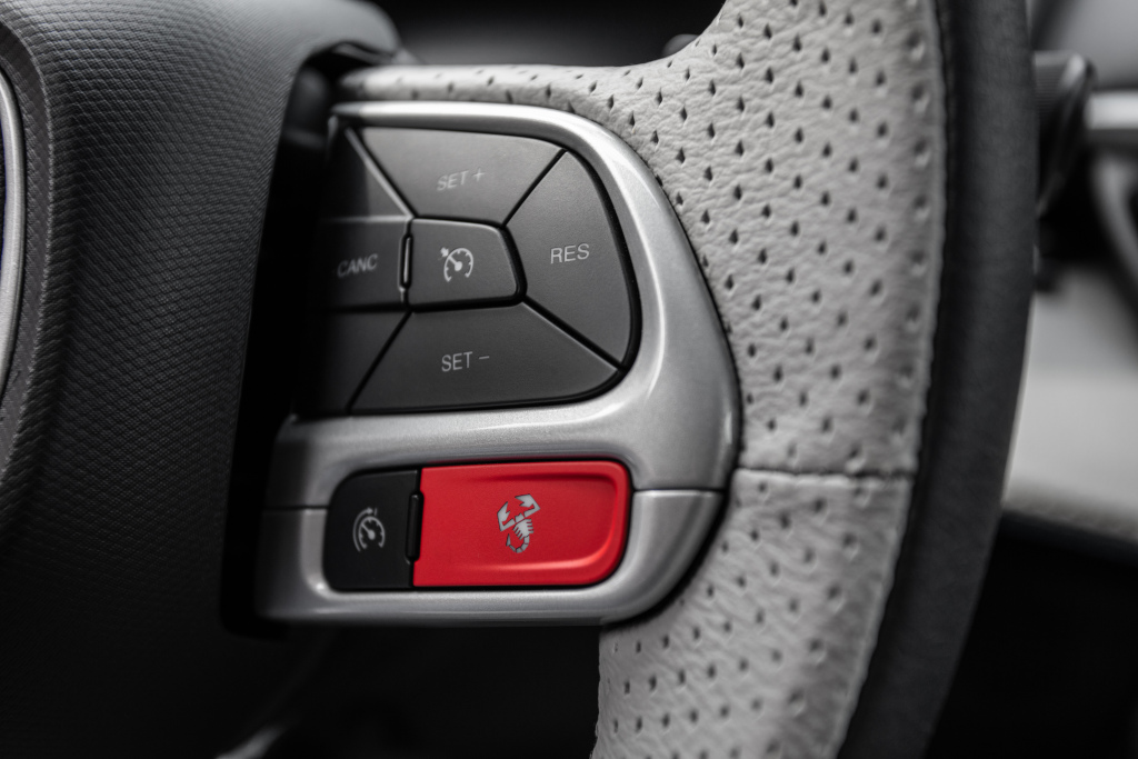 fiat_fastback_mopar_show_car_1.jpg.95c7d8d48ceea852a12ad584aede345b.jpg