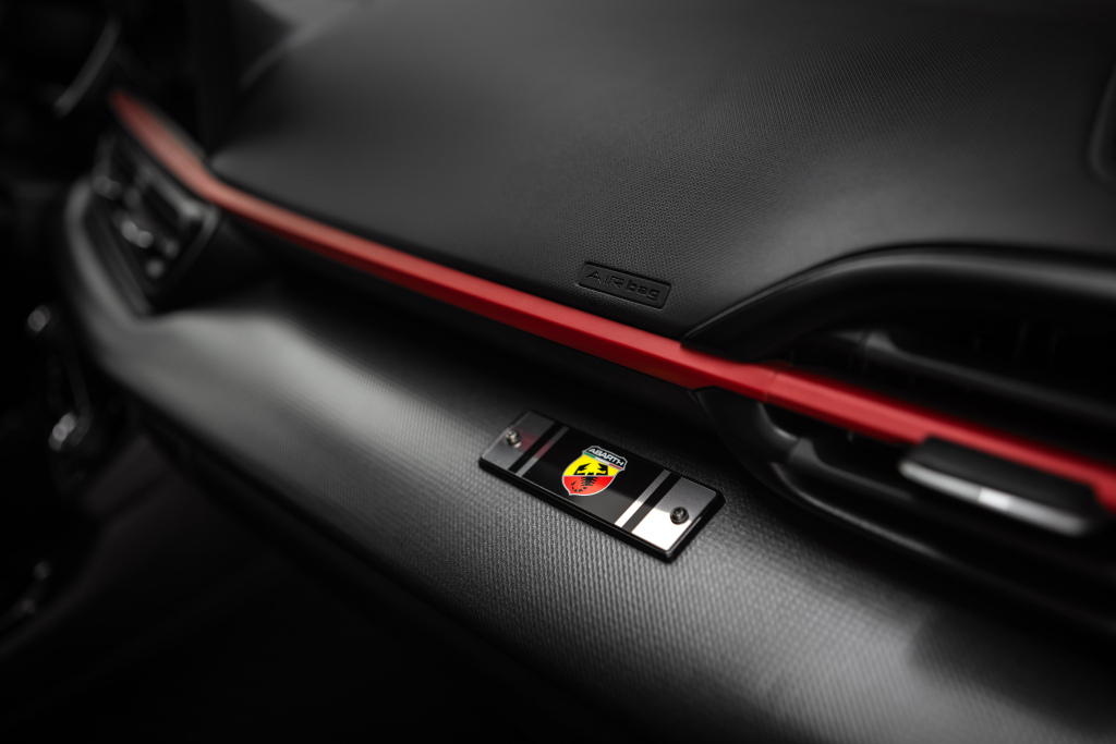 pulse_abarth_6.jpg.0bef13ec20c7c07000bde4564caf2b63.jpg