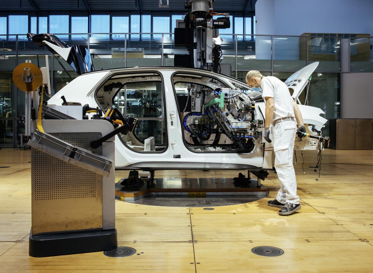vw-id3-dresden-production-site-5.thumb.jpg.158394a42fa453155daf66ca7900b2b9.jpg
