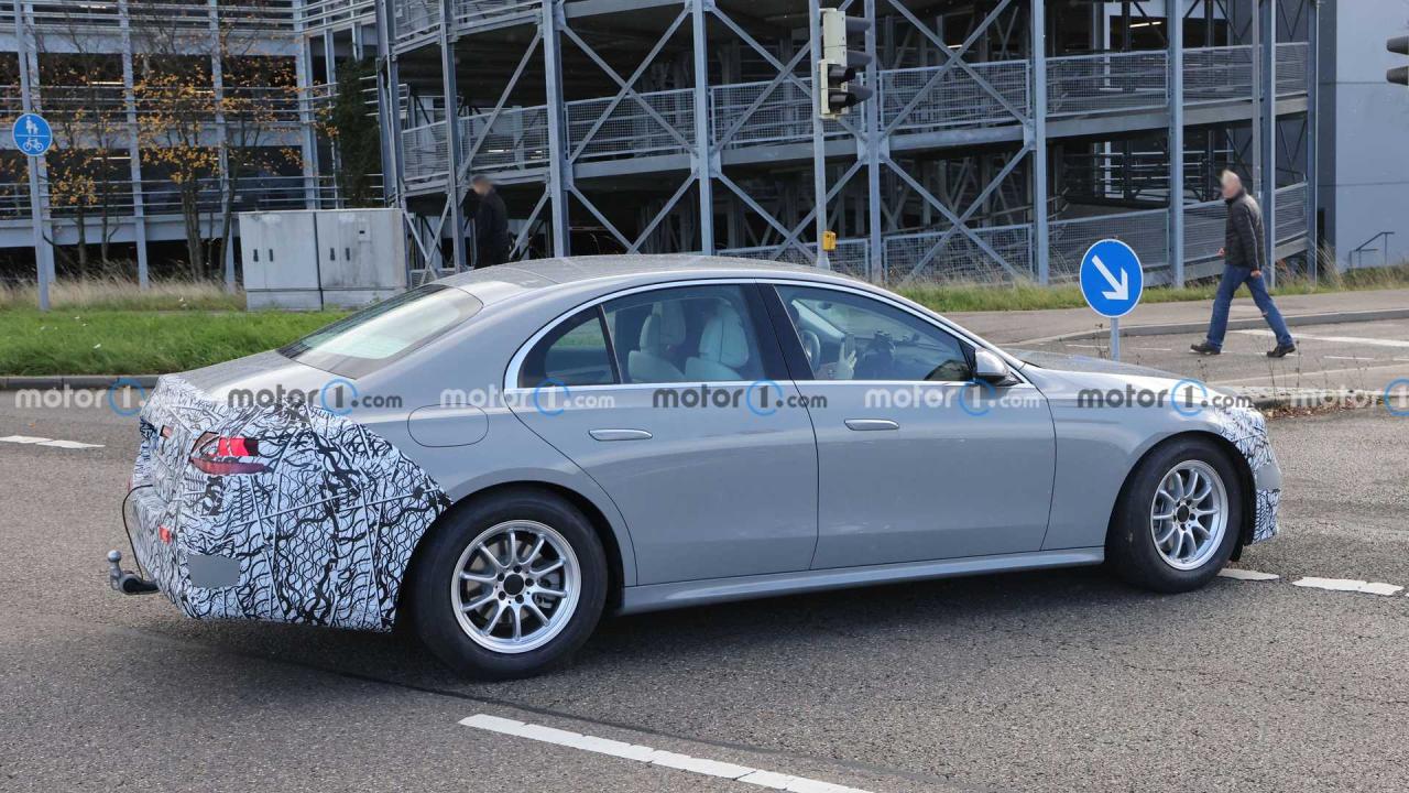 1256742168_next-gen-mercedes-benz-e-class-sedan-side-view-spy-photo(3).thumb.jpg.5910b0968b13d143898bcafc50ddfd7b.jpg