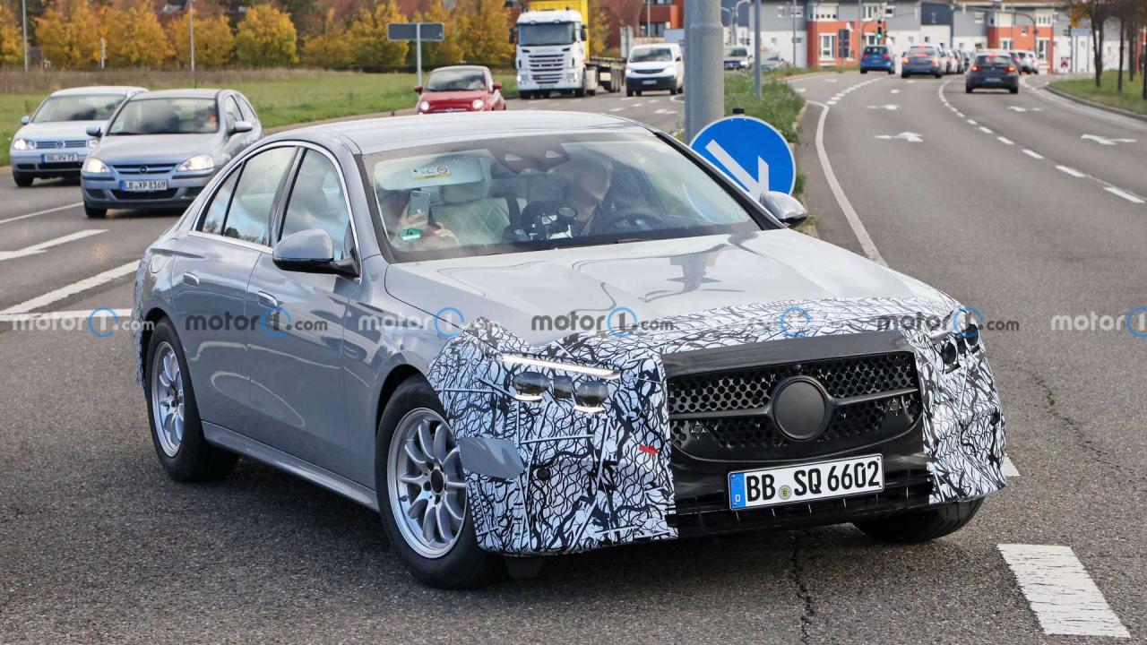 1310839084_next-gen-mercedes-benz-e-class-sedan-front-view-spy-photo(3).thumb.jpg.96d39e923bf6b77931fba44858791c81.jpg