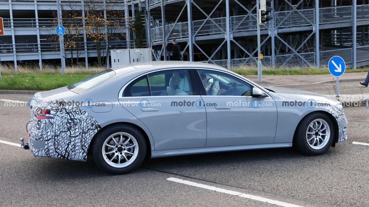 18932108_next-gen-mercedes-benz-e-class-sedan-side-view-spy-photo(2).thumb.jpg.1dc2cf4d3250000c0b385c6cdcdae451.jpg