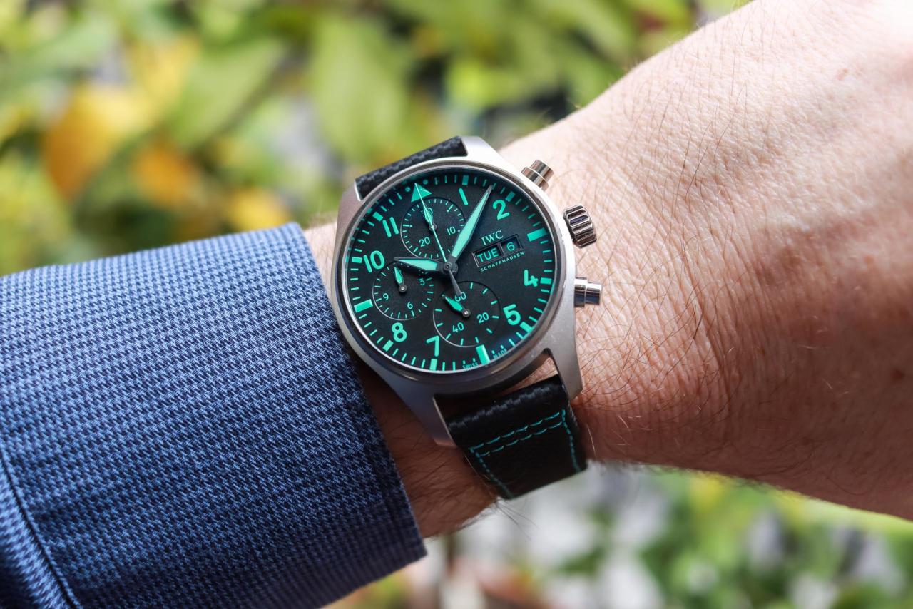 IWC-Pilots-Watch-Chronograph-41-Edition-Mercedes-AMG-Petronas-Formula-One-Team-IW388108-hands-on-5.thumb.jpg.d4abcea304d3bb7ccf6b8debefbce79e.jpg