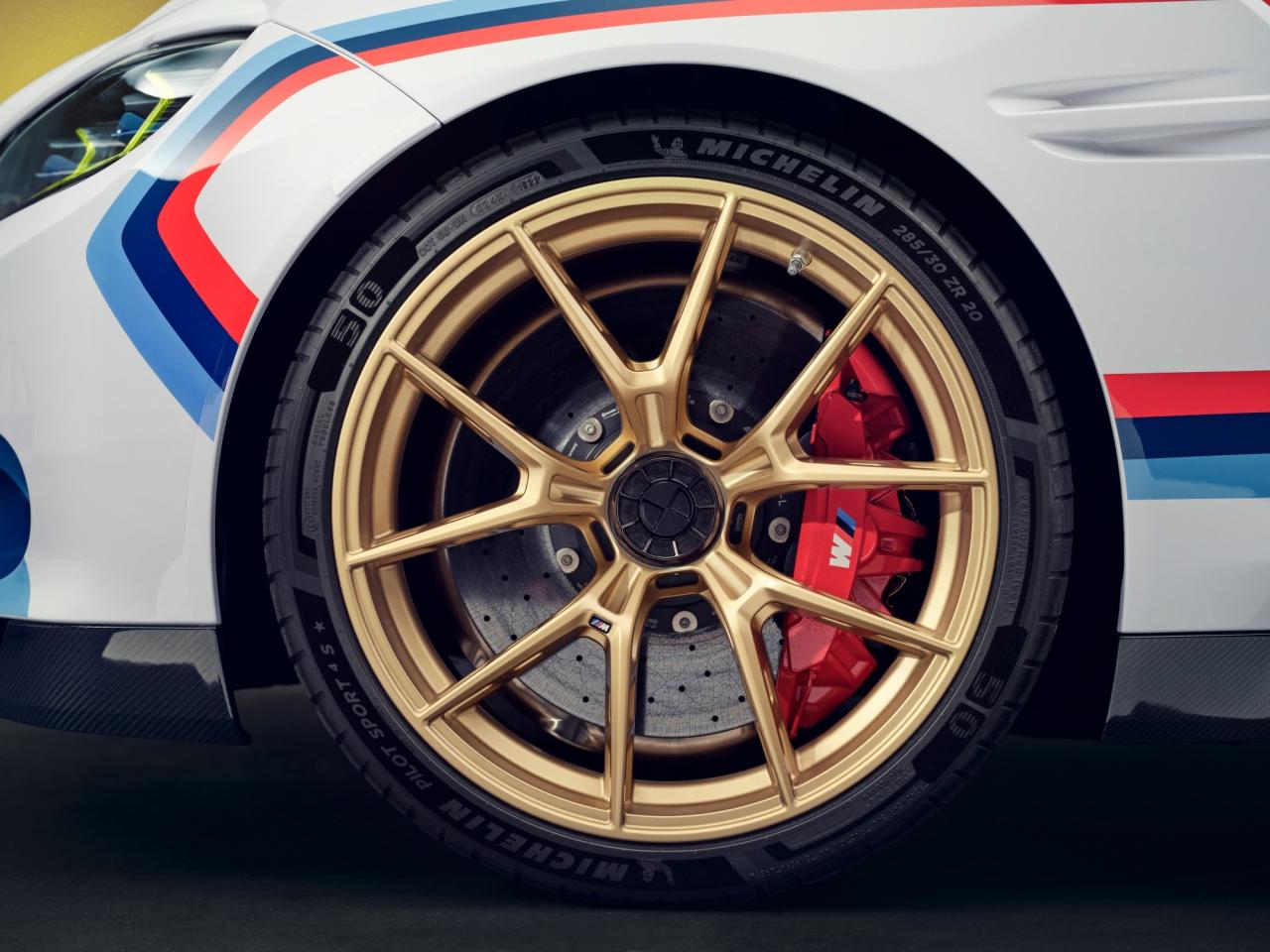 P90488885_lowRes_the-bmw-3-0-csl-stat.thumb.jpg.a77d3b8c178757358f00579b066c952a.jpg