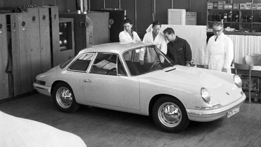 Porsche_911_754-T7_1961_prototipo_front.jpg.fb57dfad850f835194821dd53693a816.jpg