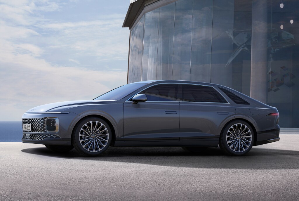 hyundai_grandeur_34_050b05ea14b90deb.jpg.e5134bf9d15a66cfe91e41095ce1e572.jpg