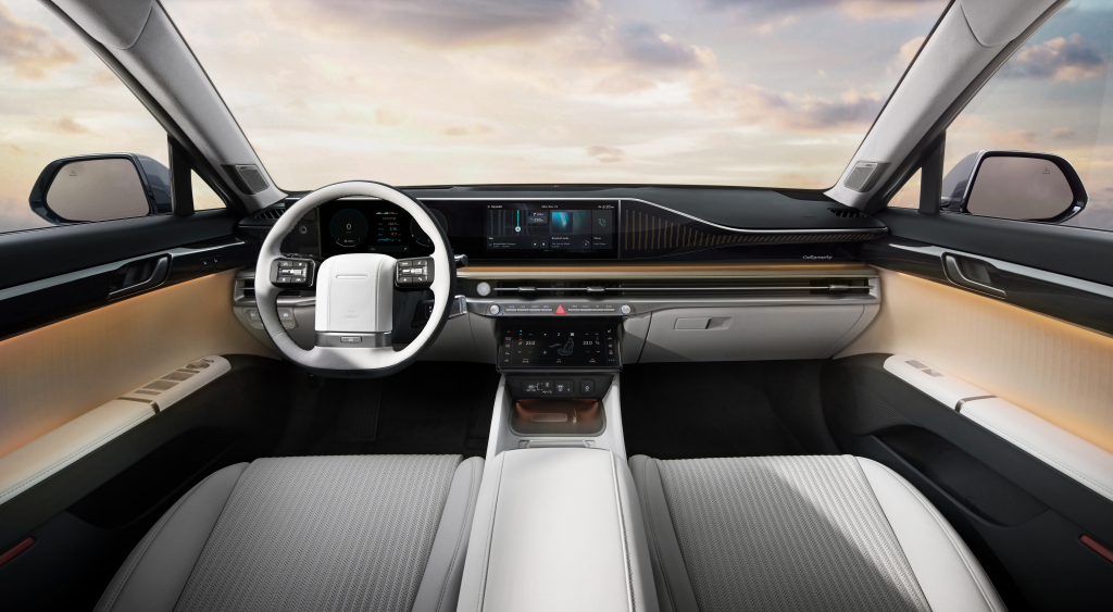 hyundai_grandeur_534.jpg.f0f98cb4917e78cc5cf9e08db55adae5.jpg