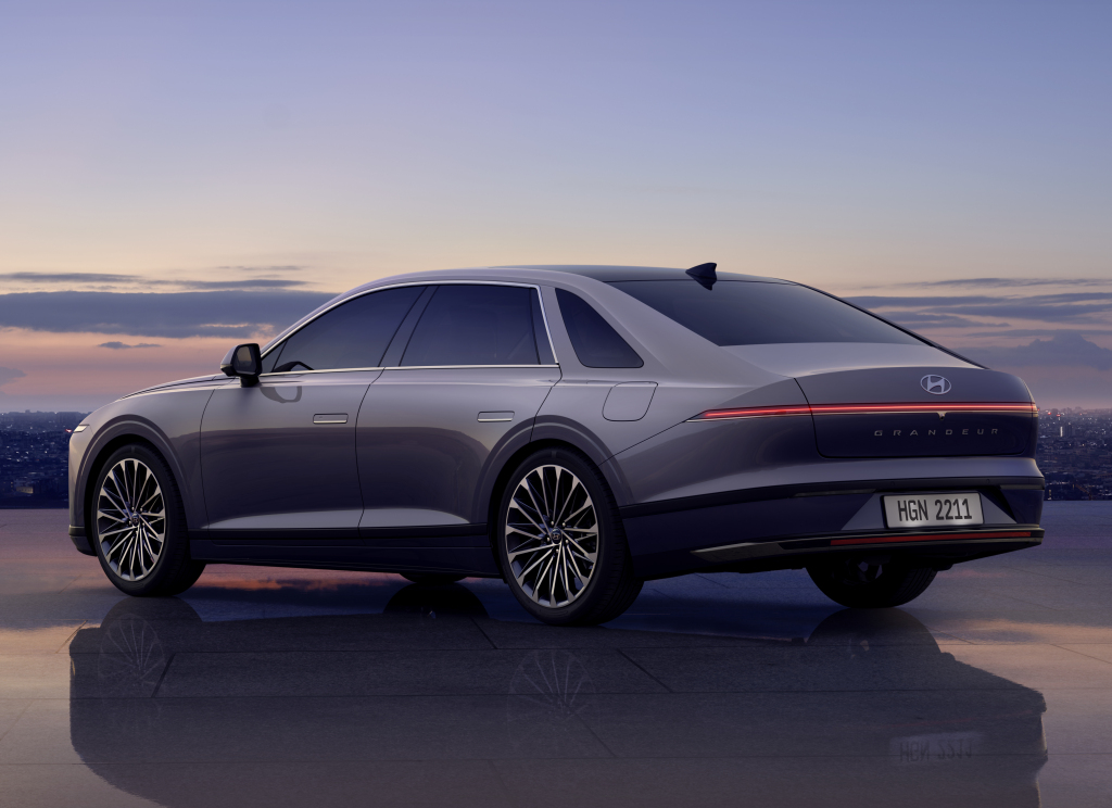 hyundai_grandeur_83_08f105a415170f51.jpg.b03669857e895b769f077968fc654e58.jpg