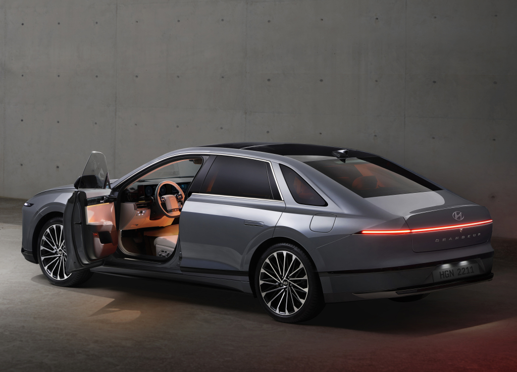 hyundai_grandeur_96_0527027018cd11db.jpg.e0d599e3c3d9c9e988bf7d8d5a7bb895.jpg