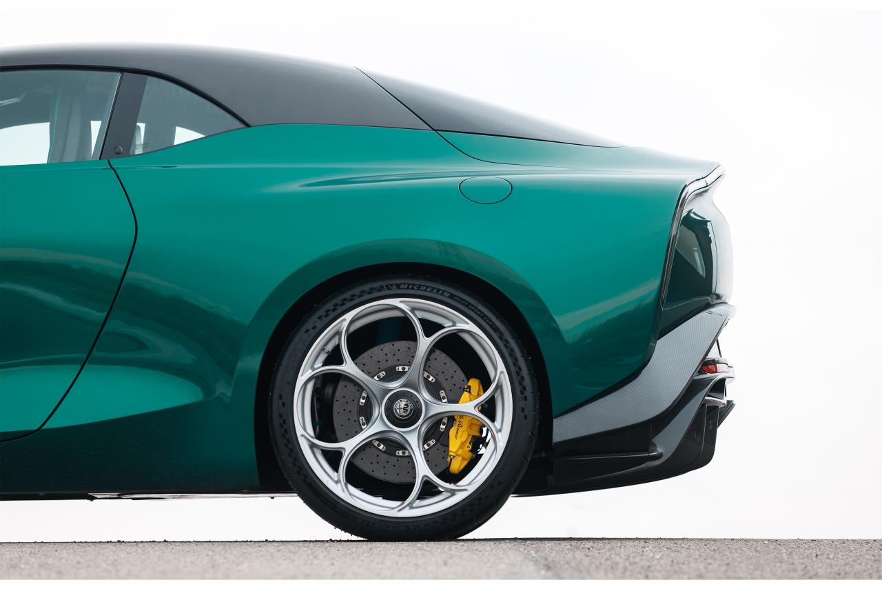 10_Alfa-Romeo_GiuliaSWB_Zagato.thumb.jpg.81335f68505626d7e11b27ffd50b3dad.jpg