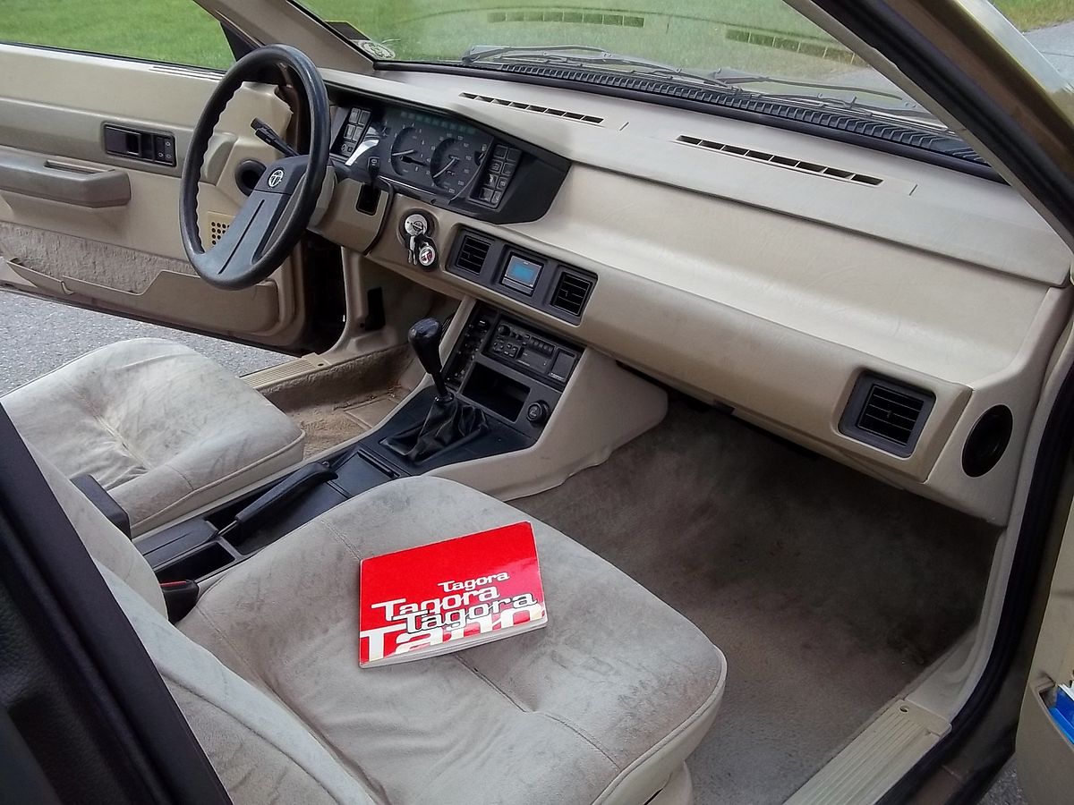 1981_Talbot_Tagora_GLS_interior_front.jpg.594527a05966c7e3ed1aee69e6a75b38.jpg