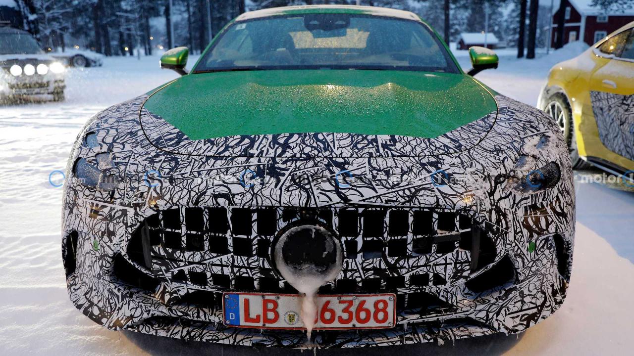 975804098_2023-mercedes-amg-gt-coupe-less-camo-spy-photo(6).thumb.jpg.176969baf3ff5c299f6d98291e9ae643.jpg
