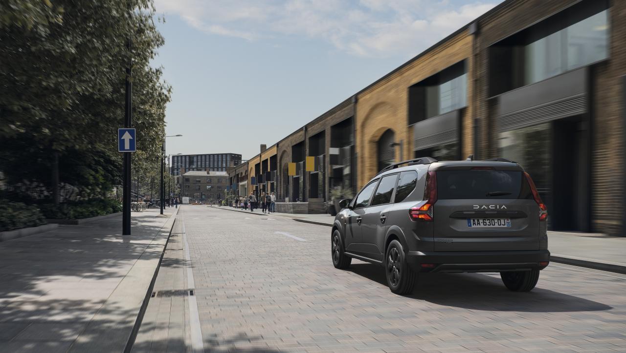 DACIA_Jogger_HYBRID_140_6.thumb.jpg.e829572a48d905cee83134161c0db63c.jpg